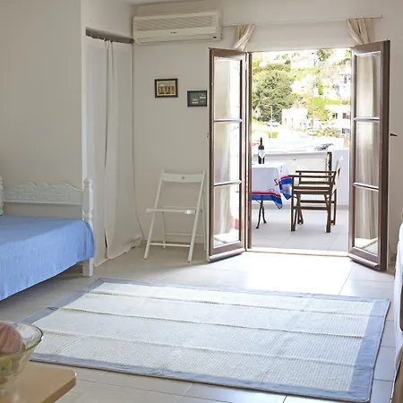 Lykomides Hotel 2*